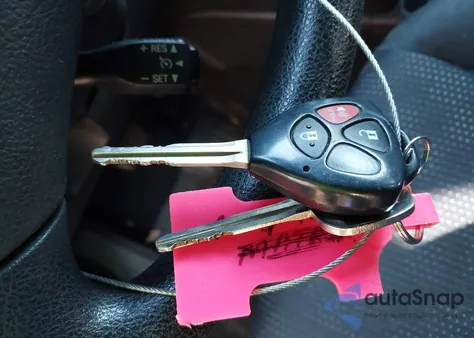 2009 Pontiac Vibe z USA, uszkodzony, nr VIN 5Y2SP67099Z464409